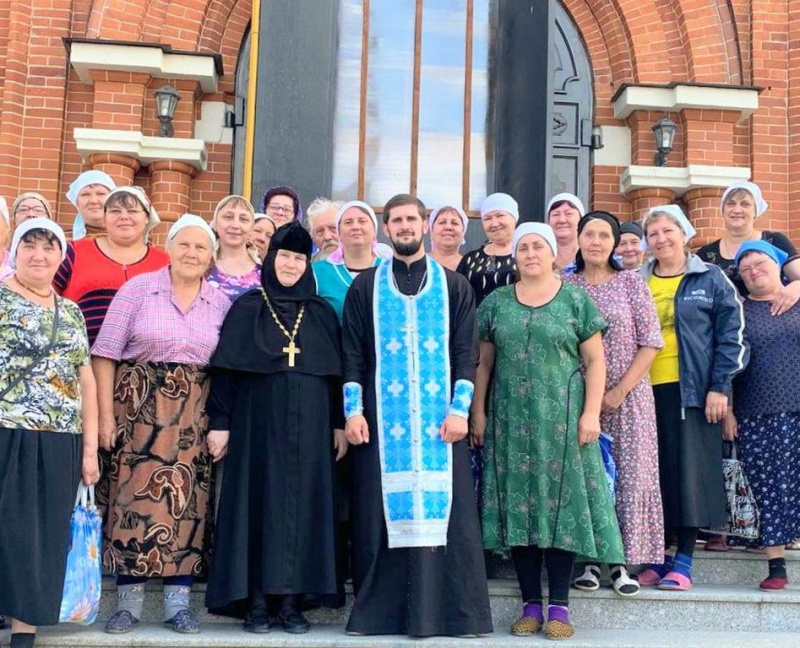 Прихожане Свято-Троицкого храма г. Каменск-Шахтинский совершили паломническую поездку в Задонск