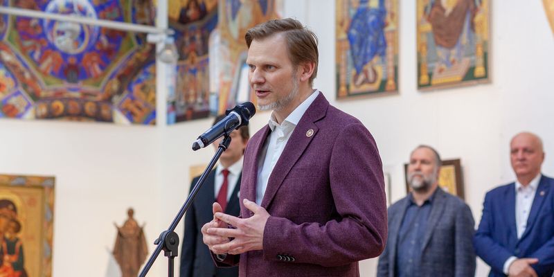 ДМИТРИЙ ТРОФИМОВ: «УЧИТЬСЯ “ВИДЕТЬ И СЛЫШАТЬ” ЦЕРКОВНОЕ ИСКУССТВО. И ПОНИМАТЬ ЕГО»