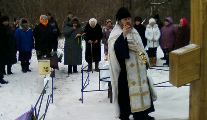 Состоялось освящение памятного креста в х. Верхние Грачики Тарасовского района
