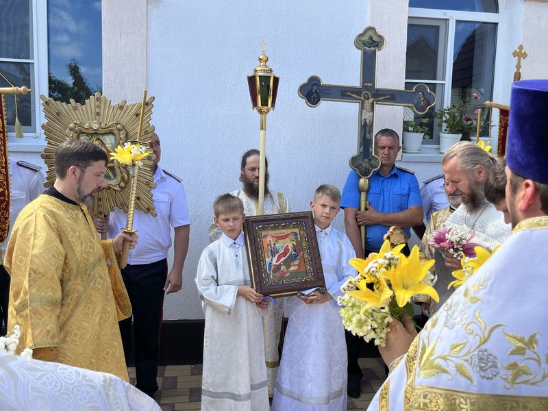 Престольный праздник в храме Рождества великого пророка Предтечи и Крестителя Господня Иоанна молитвенно отметили в ст. Боковской