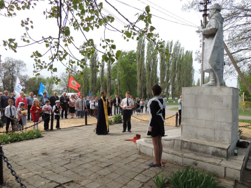 Литию о воинах, живот свой за веру, народ и отечество положивших, совершил иерей Владимир Молородов в селе Малотакмацкий
