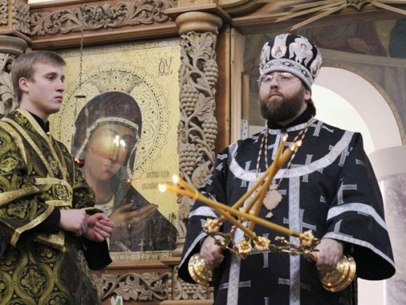 В среду первой седмицы Великого поста епископ Шахтинский и Миллеровский Игнатий совершил Литургию Преждеосвященных Даров в Покровском кафедральном соборе города Шахты