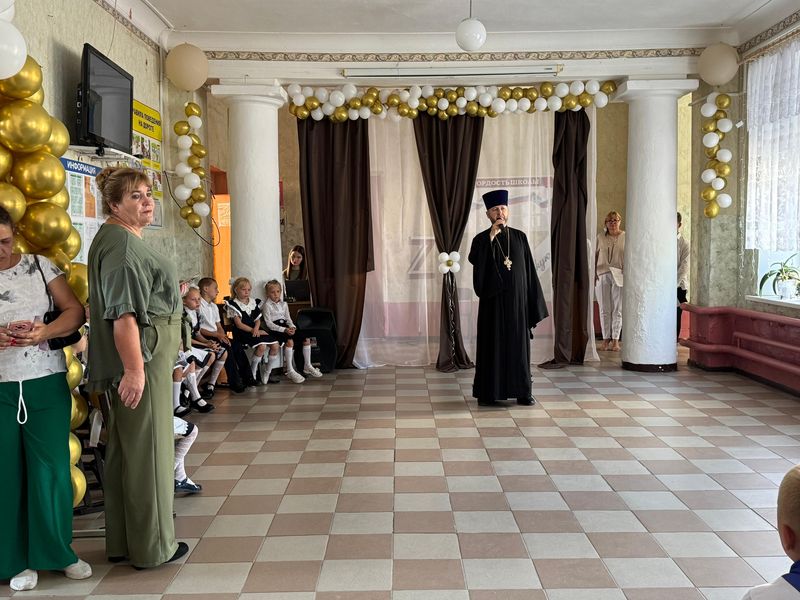 Первый звонок в казачьей школе станицы Манычской