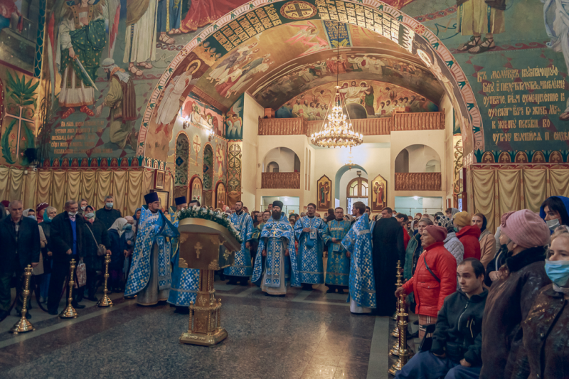 Покровский кафедральный собор города Шахты отметил престольный праздник