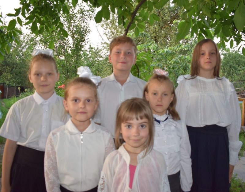 Юные прихожане храма Архистратига Михаила пос. Каменоломни приняли участие во флешмобе «Аист на крыше»