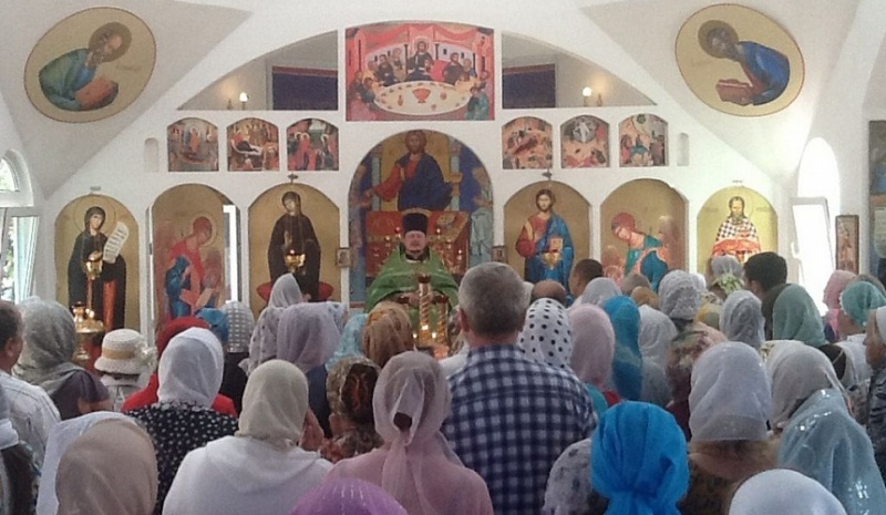 В храме святого праведного Иоанна Кронштадтского города Шахты отметили престольный праздник