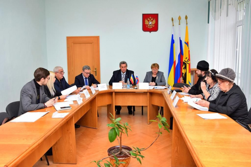 Протоиерей Сергий Яценко принял участие в работе заседания комиссий Общественной палаты г. Шахты