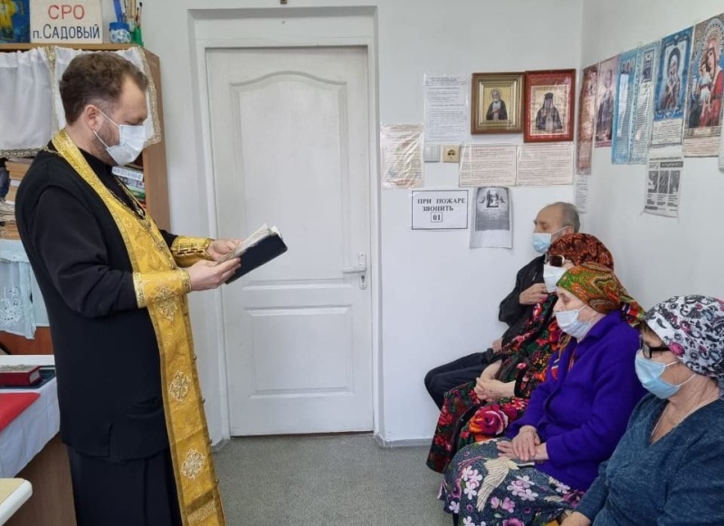 Протоиерей Роман Мясников посетил дом престарелых в пос. Садовый