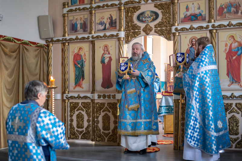 Литургия в Покровском кафедральном соборе города Шахты в праздник образа Божией Матери «Спорительница хлебов»