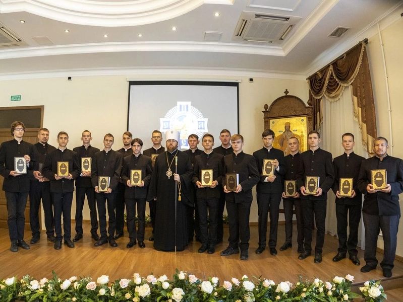 Алтарник Покровского прихода прошел экзаменационные испытания и приступил к обучению в Саратовской духовной семинарии