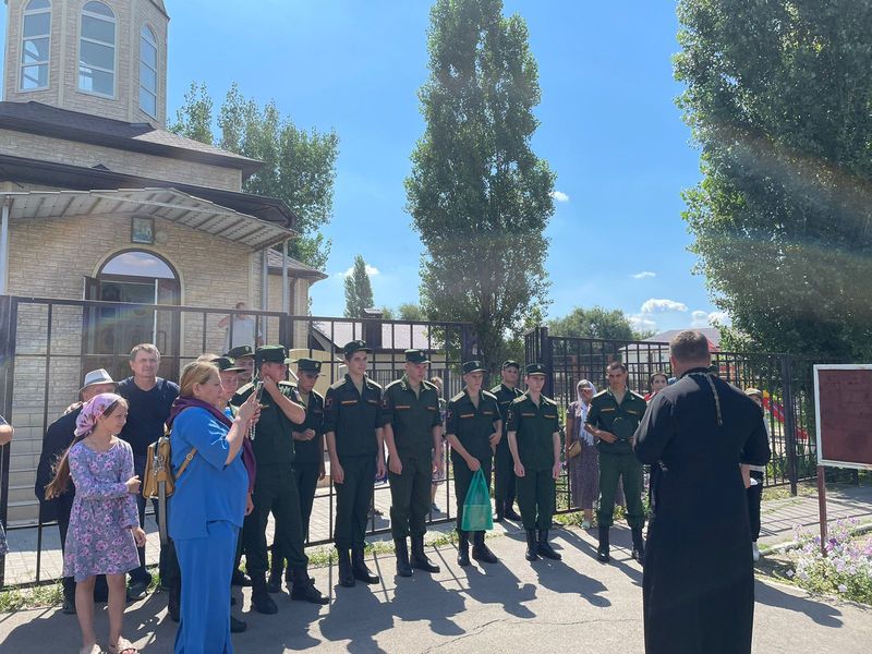 Военнослужащие посетили храм великомученика Георгия Победоносца