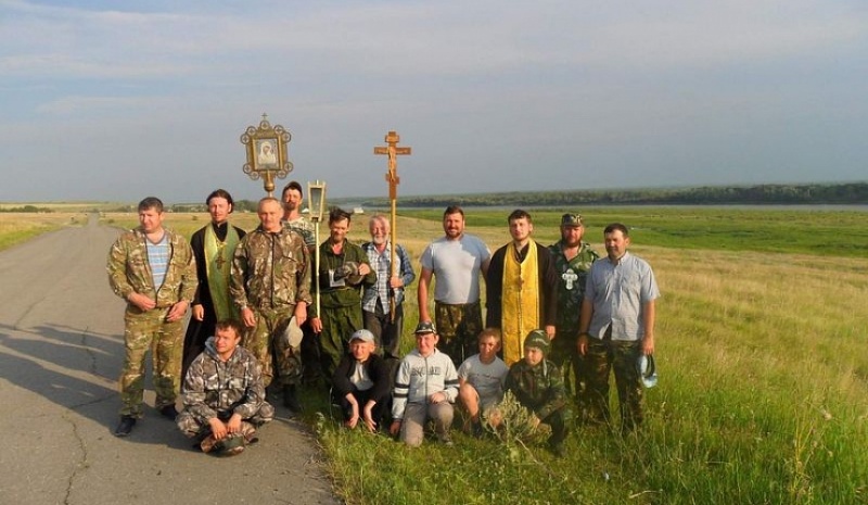 В Кашарском благочинии прихожане местных храмов прошли крестным ходом