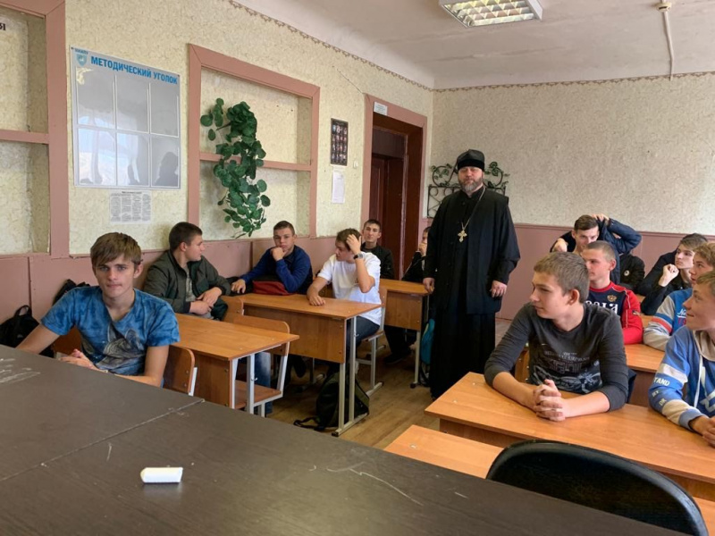 Состоялась пастырская встреча иеромонаха Димитрия (Яроцкого) с учащимися Миллеровского кадетского техникума