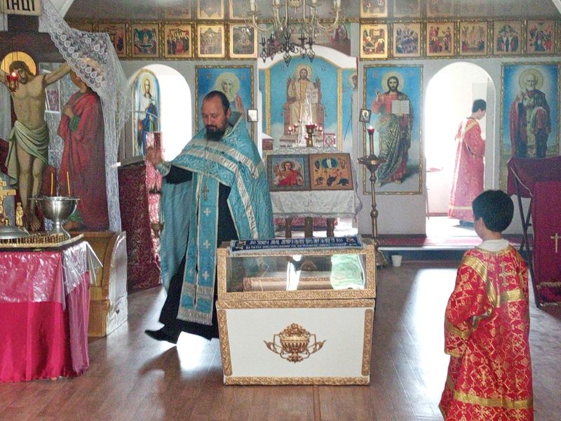 В храме села Первомайское изготовили гробницу для плащаницы Пресвятой Богородицы