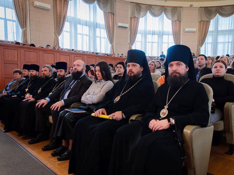 Состоялось торжественное пленарное заседание областной учительской конференции