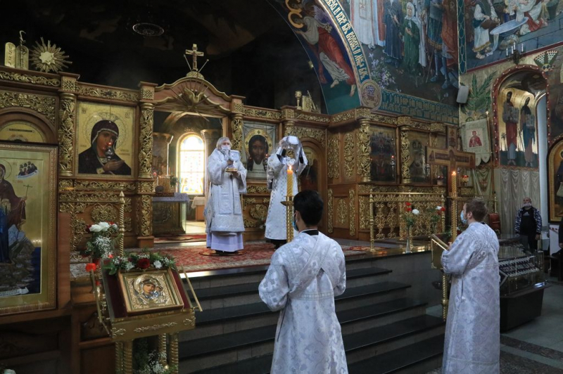 В Неделю 7-я по Пасхе, святых отцев I Вселенского Собора Преосвященнейший епископ Симон совершил Божественную литургию в Покровском кафедральном соборе г. Шахты