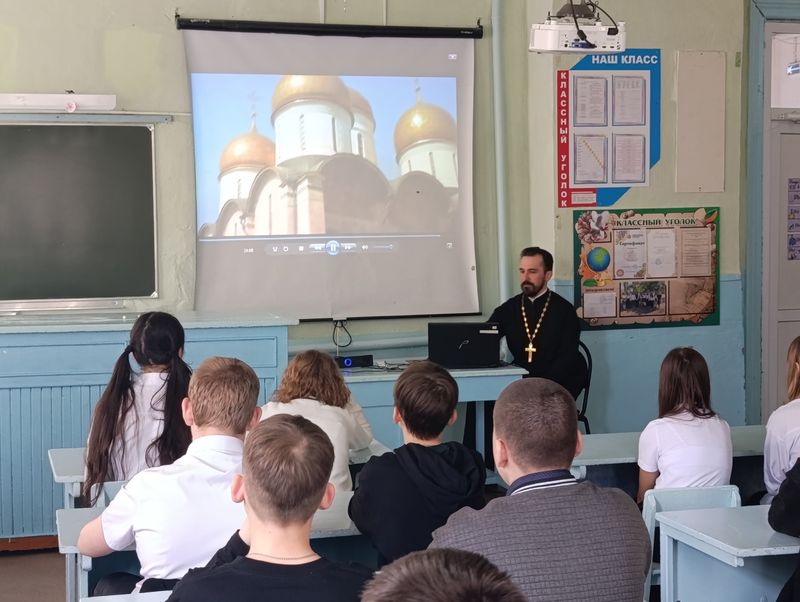 В Митякинской школе прошла беседа о Страстной седмице и Пасхе 