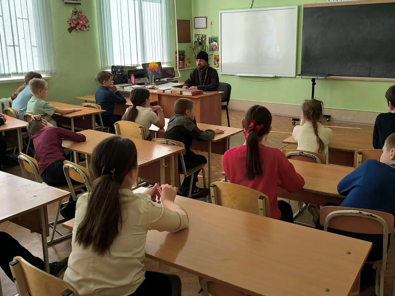 В начальной школе поселка Горный  Красносулинского района прошло мероприятие «Через книгу – к добру и свету»