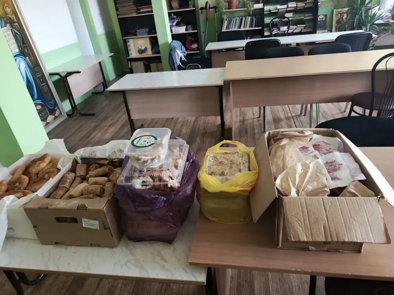 Прихожане храма преподобномученицы Елисаветы приготовили выпечку для бойцов в зоне СВО