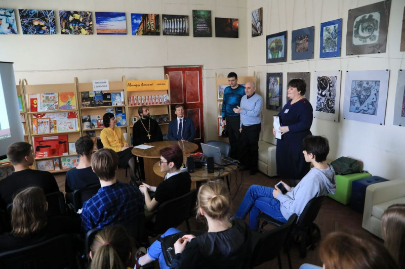 Представители Шахтинской епархии приняли участие в просветительском мероприятии, посвященном святыням Дона, в шахтинской городской библиотеке