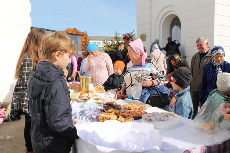 В праздник Покрова Пресвятой Богородицы в храме Архангела Михаила станицы Вешенской прошла благотворительная ярмарка