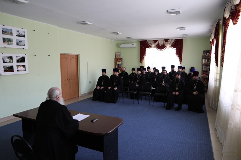 Очередную лекцию курсов повышения квалификации духовенства провел член дисциплинарно-аттестационной комиссии Шахтинской епархии протоиерей Александр Минин