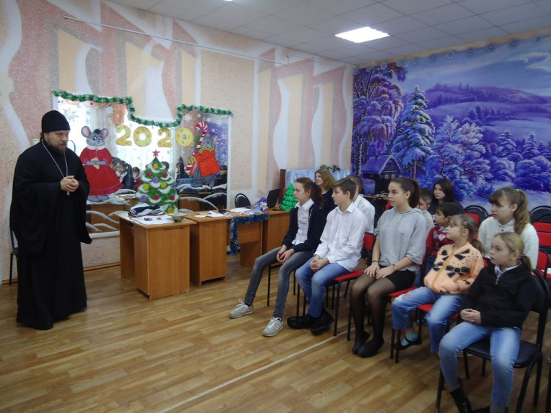 Иерей Сергий Артюшенко поздравил воспитанников Социально-реабилитационного центра для несовершеннолетних в г. Новошахтинске с Рождеством Христовым