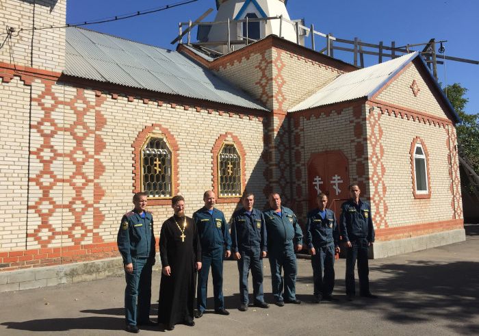 В Пантелеимоновском храме п. Глубокий прошла встреча с сотрудниками МЧС