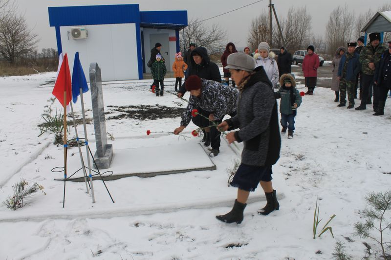 В день поселка Малая Сопка прошло открытие и освящение памятника войнам Великой Отечественной войны
