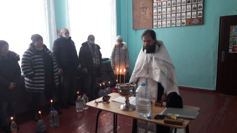 Иеромонах Арсений (Алимов) совершил чин великого освящения воды в хуторе Табунщиково