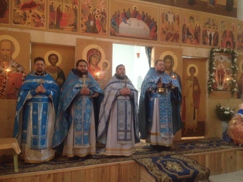 По случаю престольного праздника в храме в честь иконы Божией Матери Всех Скорбящих Радосте села Тихая Журавка Чертково-Калитвенского благочиния состоялось соборное богослужение