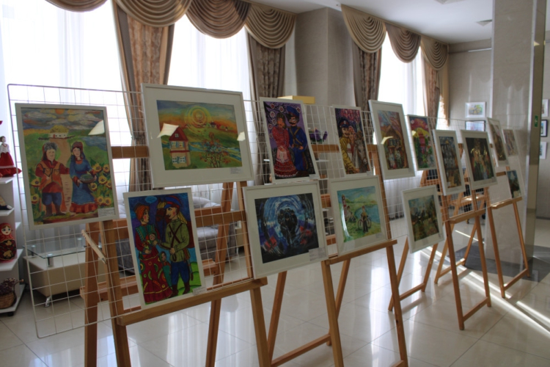 Художественные работы конкурса "Красота Божьего мира" украсили праздничные мероприятия Октябрьского района ко Дню народного единства