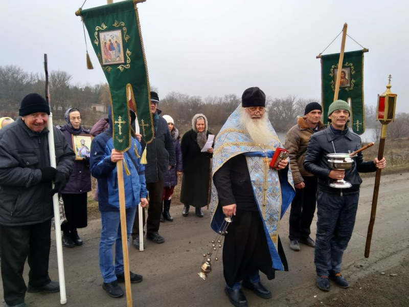 В пос. Персиановский торжественным богослужением и крестным ходом отметили день памяти небесного покровителя поселка великомученика Иакова Персянина