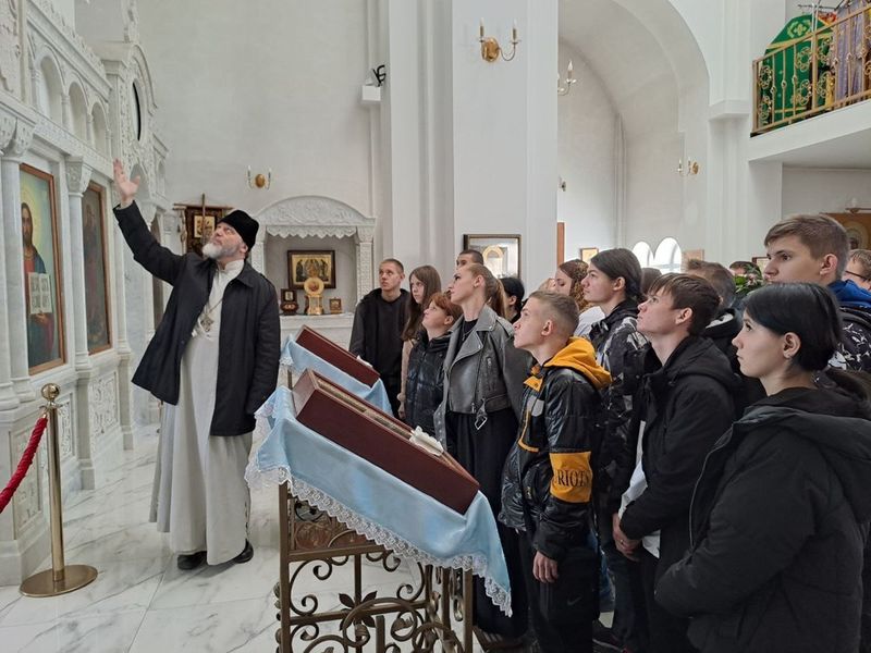 Воспитанники Миллеровского Казачьего Кадетского Техникума посетили храм Великомученика и Целителя Пантелеимона