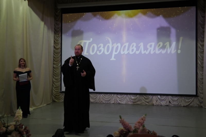 Протоиерей Роман Амплеев принял участие в отчетном концерте учащихся и преподавателей ДМШ, посвященном 85-летию образования Ростовской области