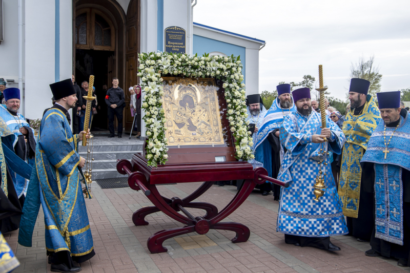 Донская икона Божией Матери прибыла в Покровский кафедральный собор города Шахты