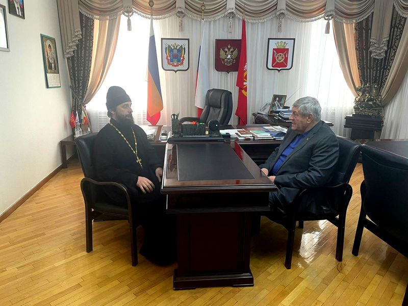 Рабочая встреча Главы Октябрьского района Е.П. Луганцева и благочинного приходов Нижнедонского округа протоиерея Сергия Яценко