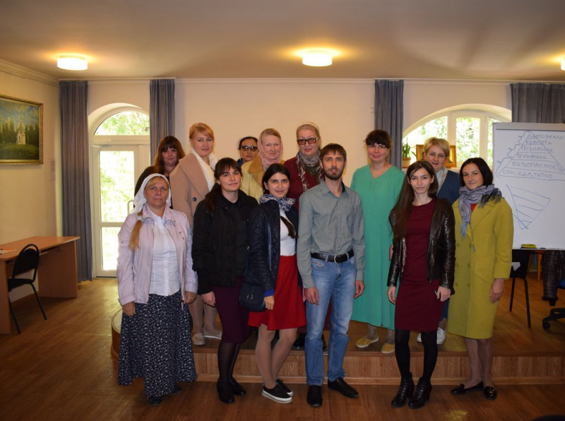 Представитель Марфо-Мариинского сестричества храма Архангела Михаила п. Каменоломни принял участие в семинаре «Эффективные стратегии взаимодействия с семьями, нуждающимися в поддержке»