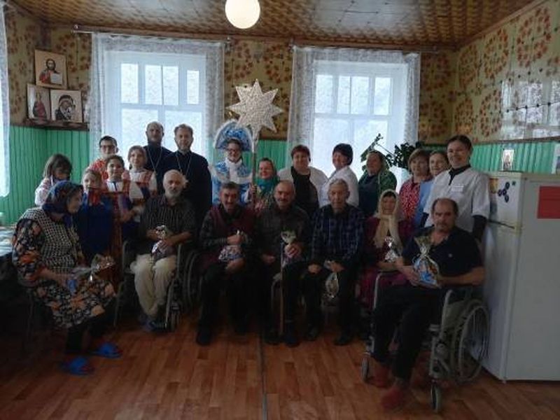 Священник посетил хоспис в хуторе Красном