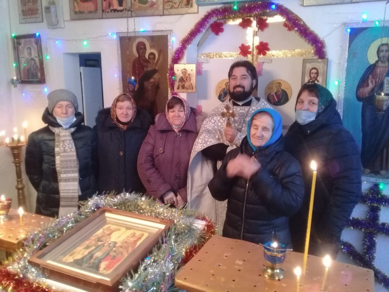 Протоиерей Игорь Жевердан совершил чин великого освящения воды в молитвенном доме в честь Преображения Господня с. Лысогорка