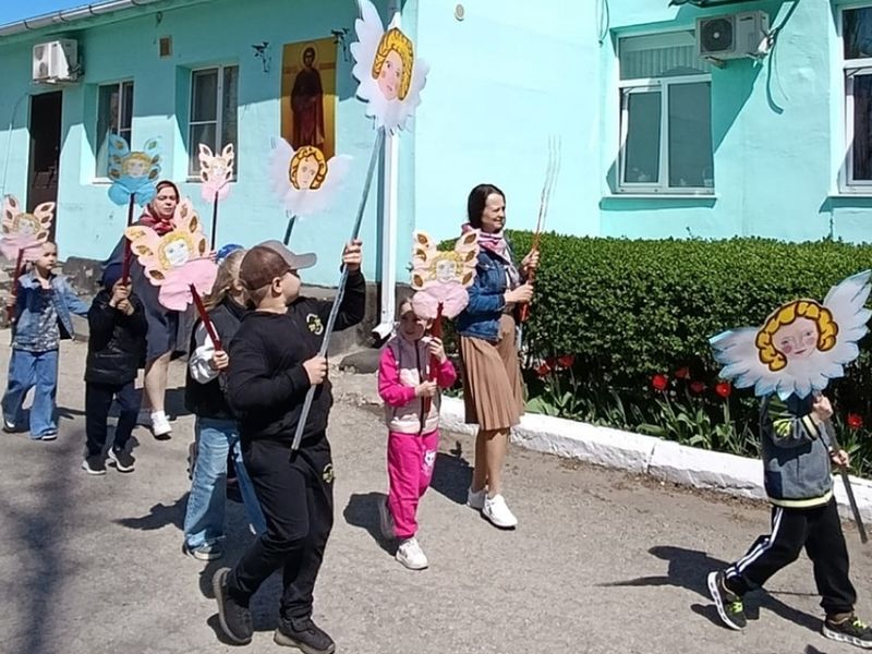 В рамках деятельности родительского клуба «Семейный Очаг», дети посетили храм Великомученика Пантелеимона