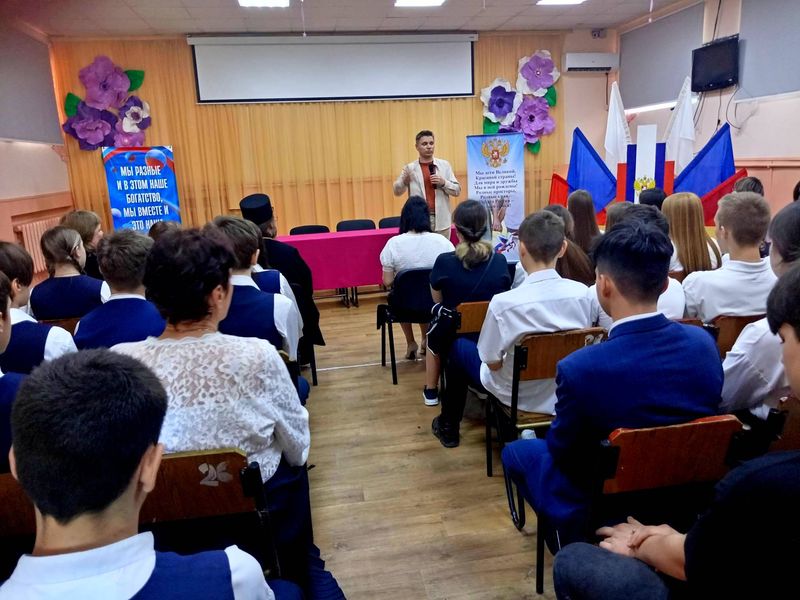 В Багаевской станице прошли встречи с экспертом Синодального отдела по делам молодёжи