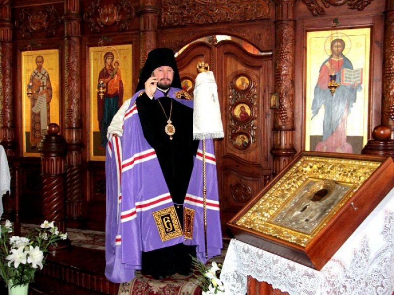 В день памяти перенесения мощей святителя и чудотворца Николая из Мир Ликийских в Бар епископ Симон совершил Божественную литургию в Никольском храме ст. Багаевской