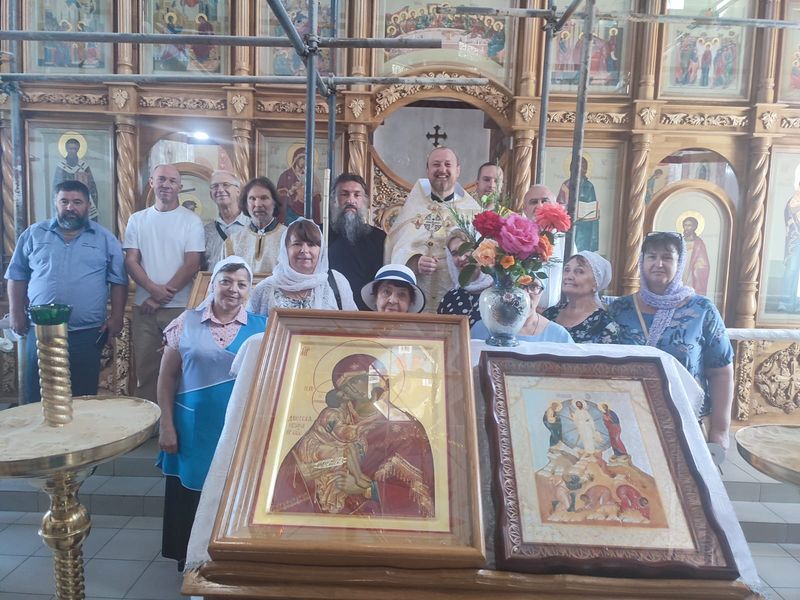 Поздравления с 21-летием назначения настоятелем Донского храма города Новошахтинска принял протоиерей Роман Амплеев