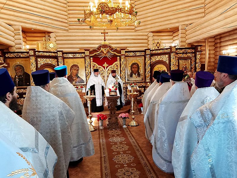 Совет атаманов Всевеликого Войска Донского в хуторе Старая Станица Каменского района предварила молитва