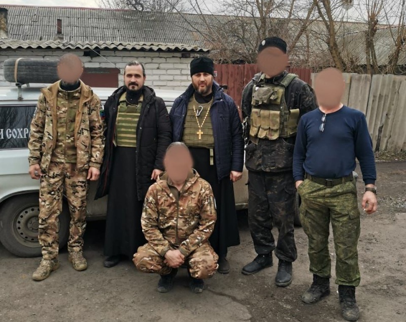 Священнослужители Шахтинской епархии выезжают в зону СВО, оказывая всестороннюю помощь военным
