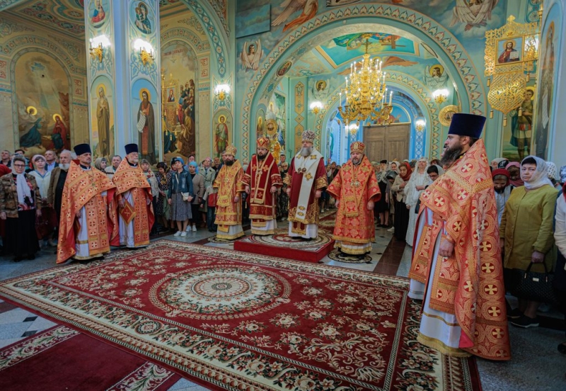 Соборное служение архиереев Донской митрополии в соборе Рождества Христова города Волгодонска