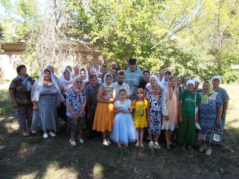 «Пресвятая Богородица, заступница всех христиан, моли Бога о нас и храни нас от всяких напастей, бед и зла»