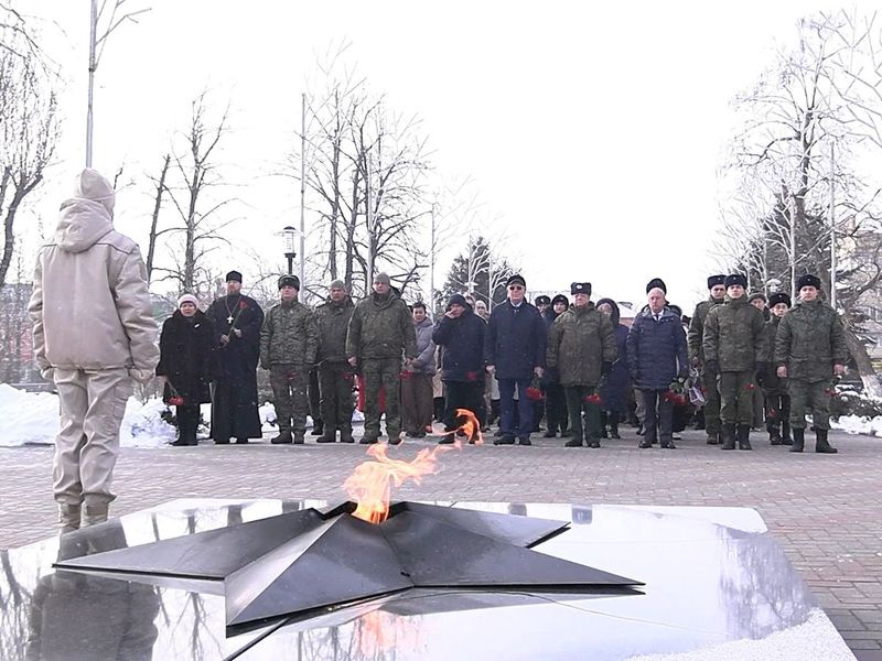 Протоиерей Роман Амплеев принял участие в мероприятии, посвященном 82-й годовщине со Дня освобождения Новошахтинска от немецко-фашистских захватчиков   