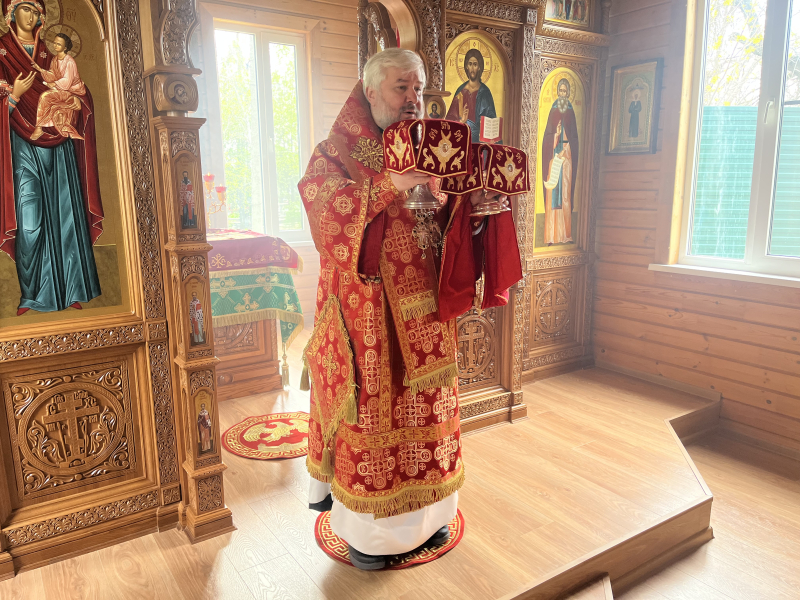 Правящий архиерей совершил Божественную литургию в храме преподобного Сергия Радонежского города Шахты